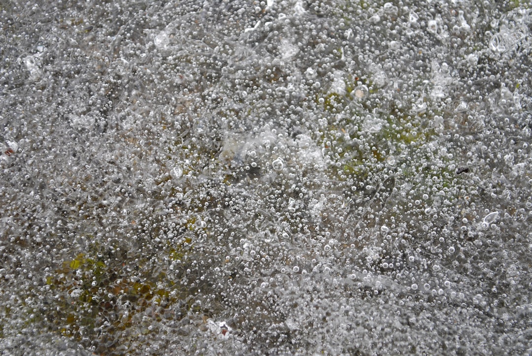 Der Hagel im Traum: Eine tiefenpsychologische und neurowissenschaftliche Analyse