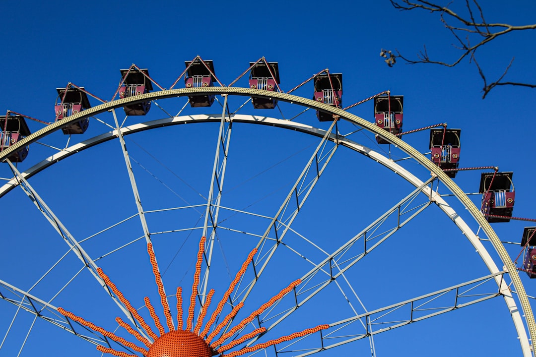 Der Freizeitpark im Traum: Eine psychoanalytische und neurowissenschaftliche Deutung